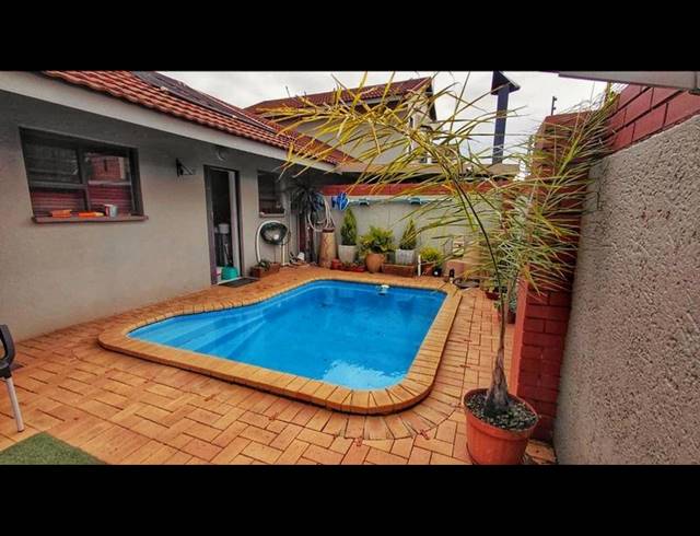 3 BEDROOM TOWNHOUSE FOR SALE IN UNIVERSITAS
